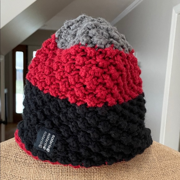 Stylish Red and Black Knit Hat - Picture 1 of 2